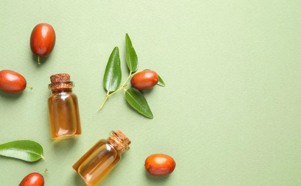 Jak olejek jojoba może przemienić Twoje włosy w jedwabiste pasma?