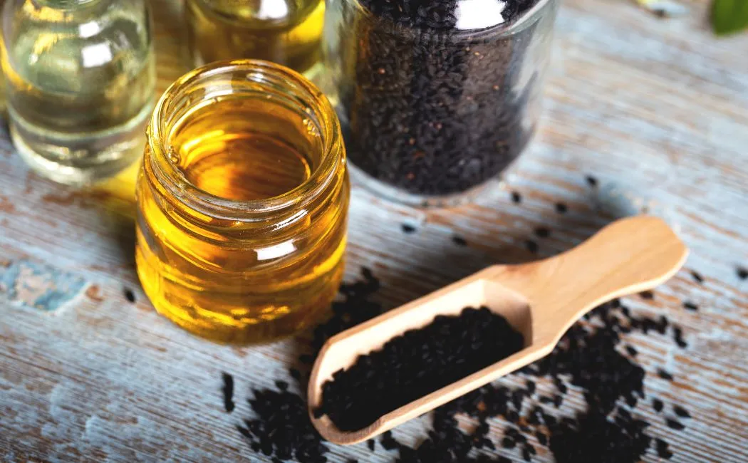 Czy wiesz jak stosować olej z czarnuszki na włosy?