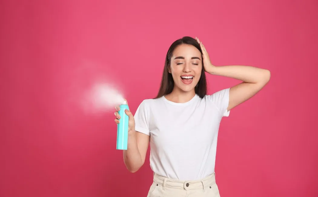 Suchy szampon – Twoje szybkie rozwiązanie na świeże i pełne objętości włosy
