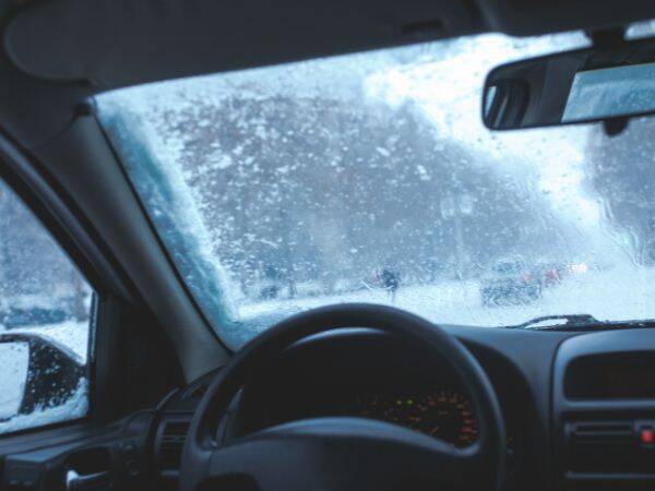 Zimowa jazda - jak uniknąć wypadku na drodze?